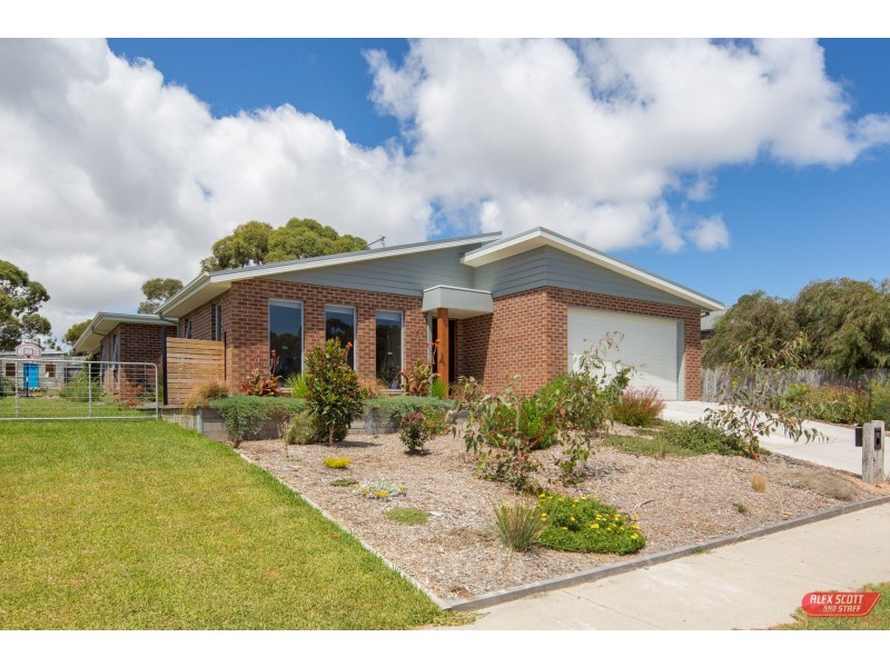 1 WILLIAMSONS WALK, Wonthaggi VIC 3995