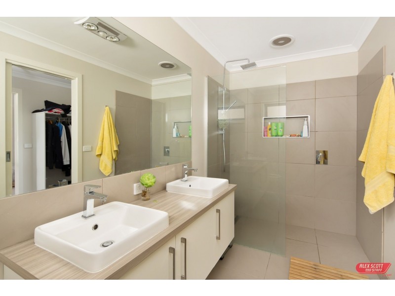 1 WILLIAMSONS WALK, Wonthaggi VIC 3995