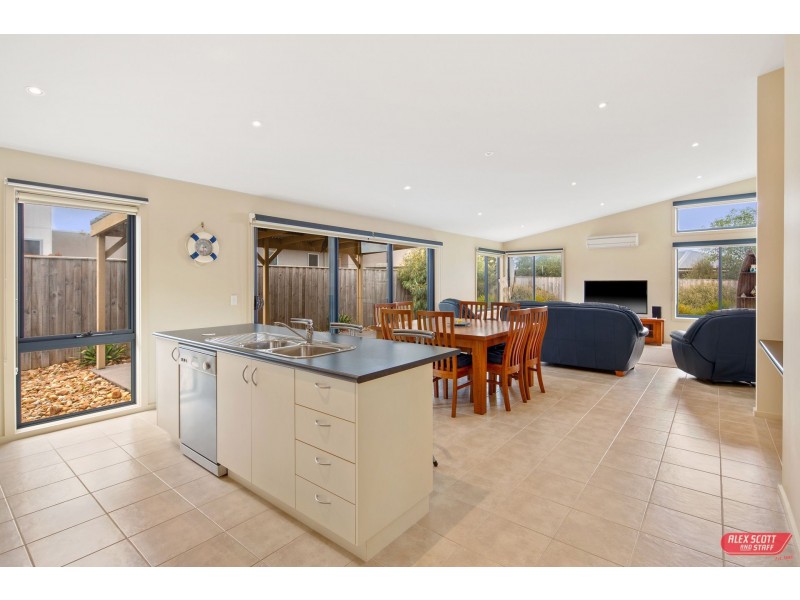 21 BLUE WATER CIRCLE, Cape Paterson VIC 3995