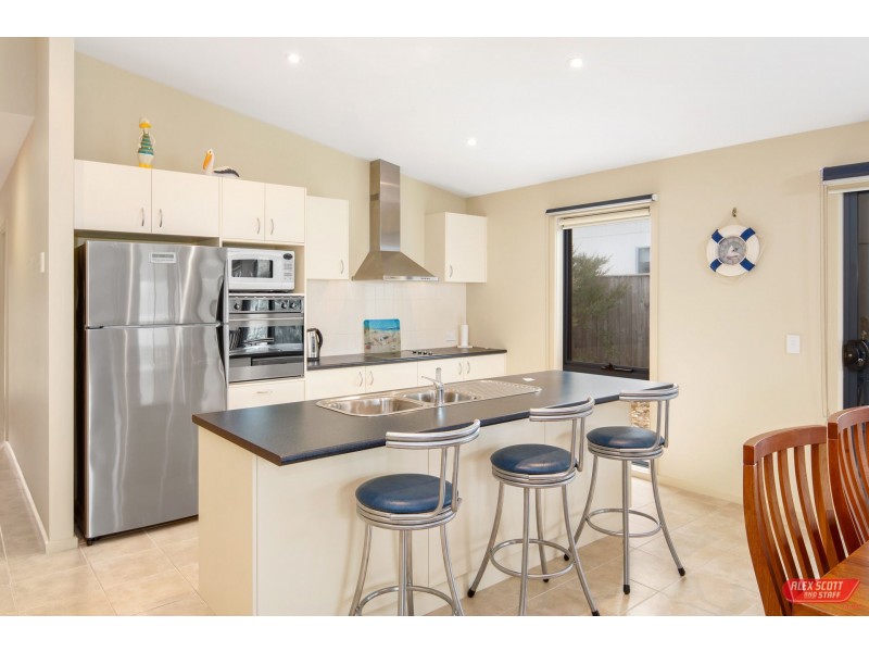 21 BLUE WATER CIRCLE, Cape Paterson VIC 3995