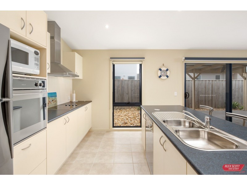 21 BLUE WATER CIRCLE, Cape Paterson VIC 3995