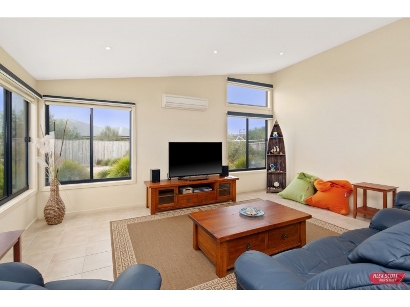 21 BLUE WATER CIRCLE, Cape Paterson VIC 3995