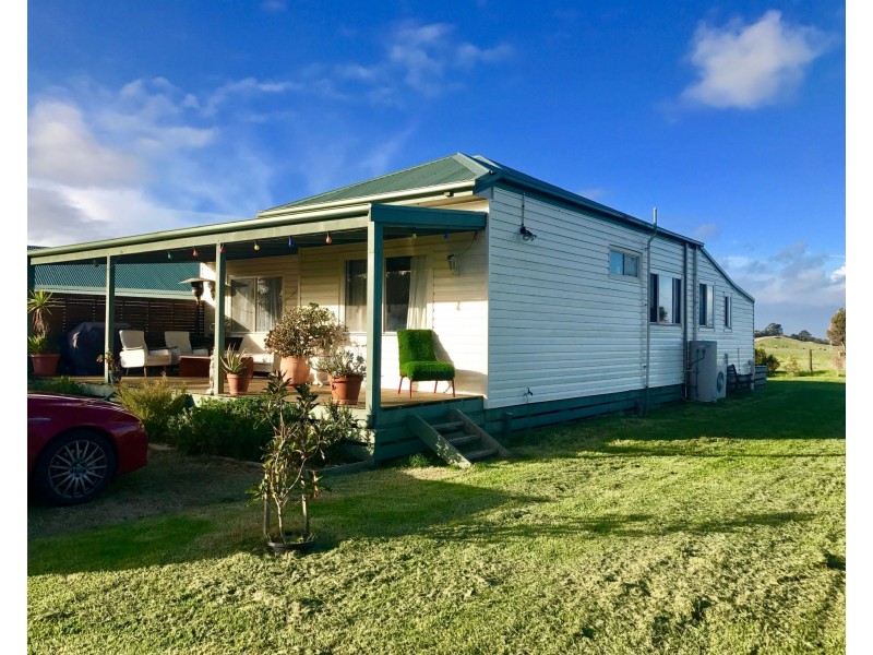 13 WALKER STREET, Dalyston VIC 3992