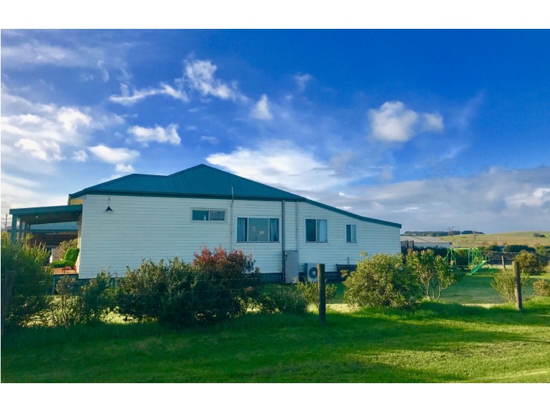 13 WALKER STREET, Dalyston VIC 3992