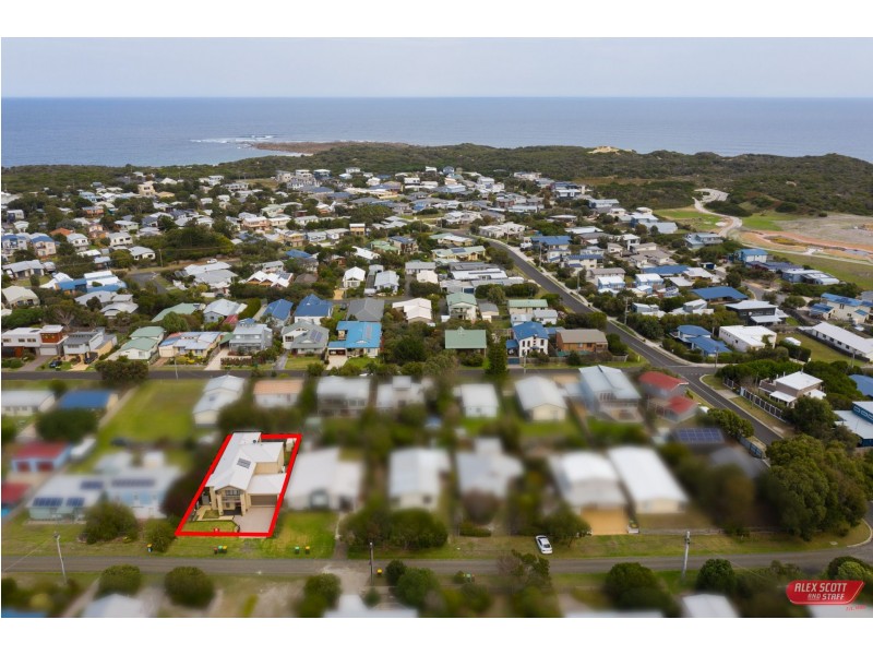 33 SCENIC ROAD, Cape Paterson VIC 3995