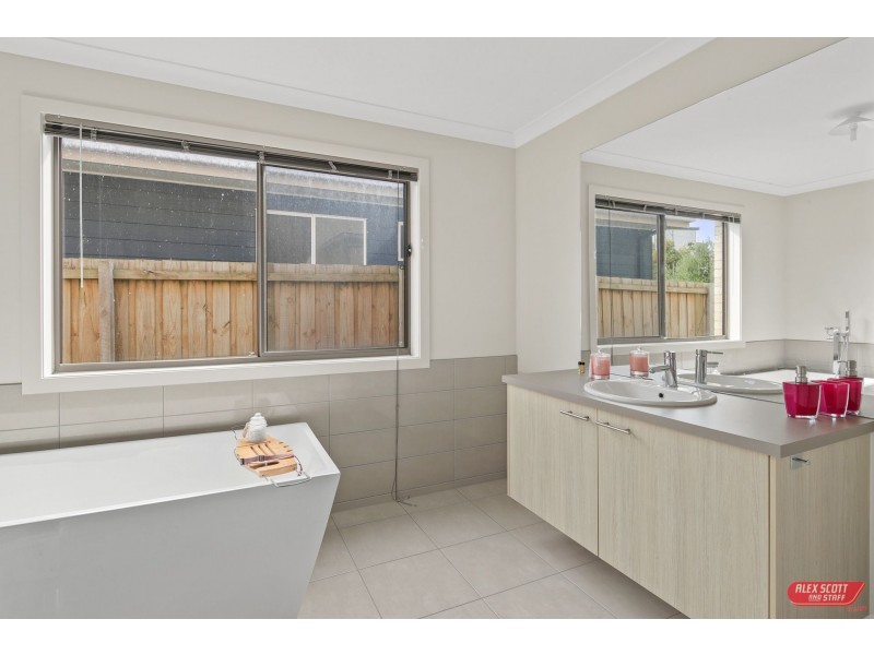 33 SCENIC ROAD, Cape Paterson VIC 3995