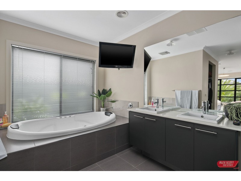 9 CANARY WAY, Wonthaggi VIC 3995