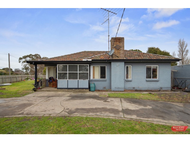 15 CALEDONIAN CRESCENT, Wonthaggi VIC 3995
