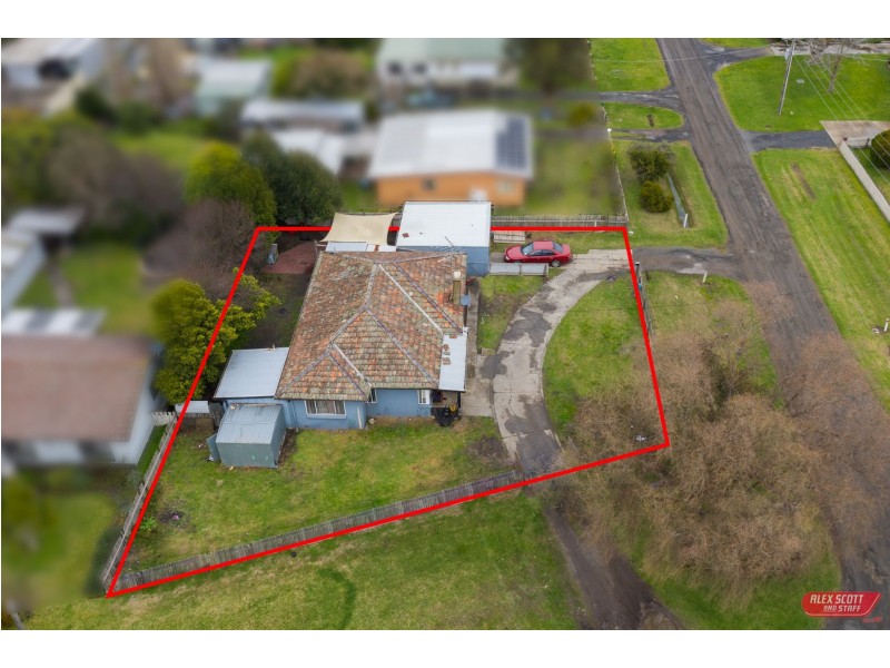15 CALEDONIAN CRESCENT, Wonthaggi VIC 3995