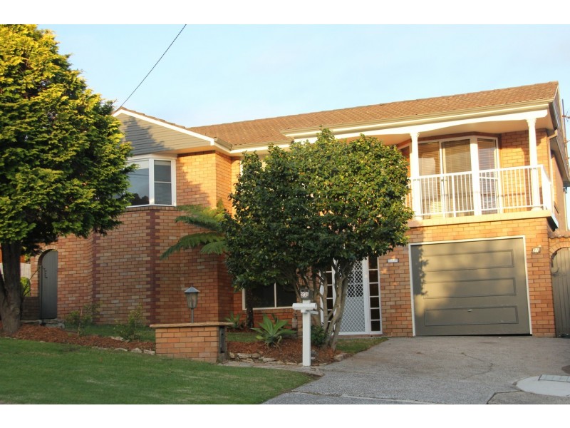 27a Pine Ave, Brookvale NSW 2100