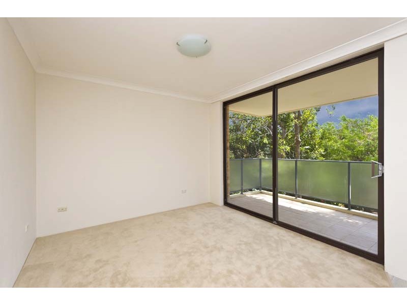 2/10 Ronald Avenue, Freshwater NSW 2096