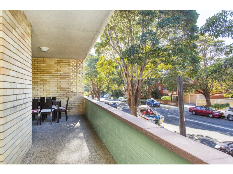 2/18 Avon Road, Dee Why NSW 2099