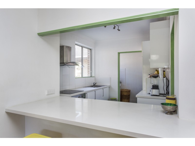 2/18 Avon Road, Dee Why NSW 2099