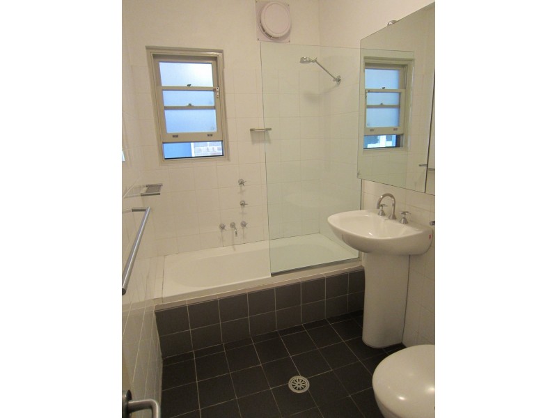 2/4 Holdsworth Street, Neutral Bay NSW 2089