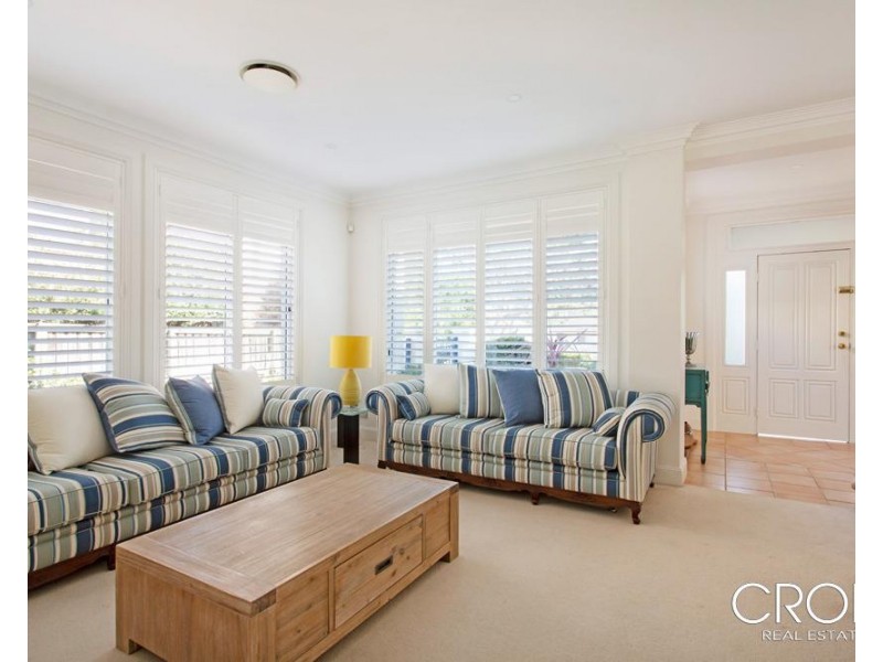 10 Carnarvon Drive, Frenchs Forest NSW 2086