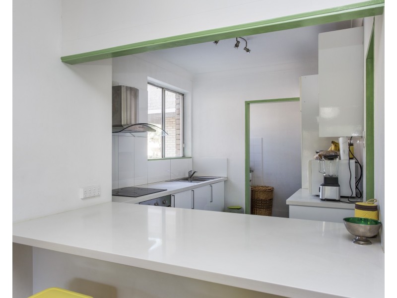 2/18 Avon Road, Dee Why NSW 2099