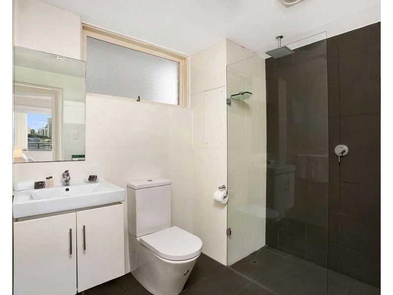 42/17 East Crescent Street, Mcmahons Point NSW 2060