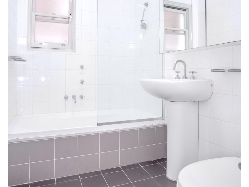 2/4 Holdsworth Street, Neutral Bay NSW 2089