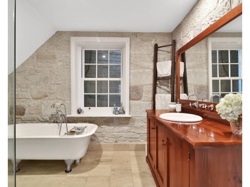 6 Winslow St, Kirribilli NSW 2061