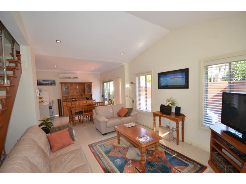 4/201 The Round Drive, Avoca Beach NSW 2251