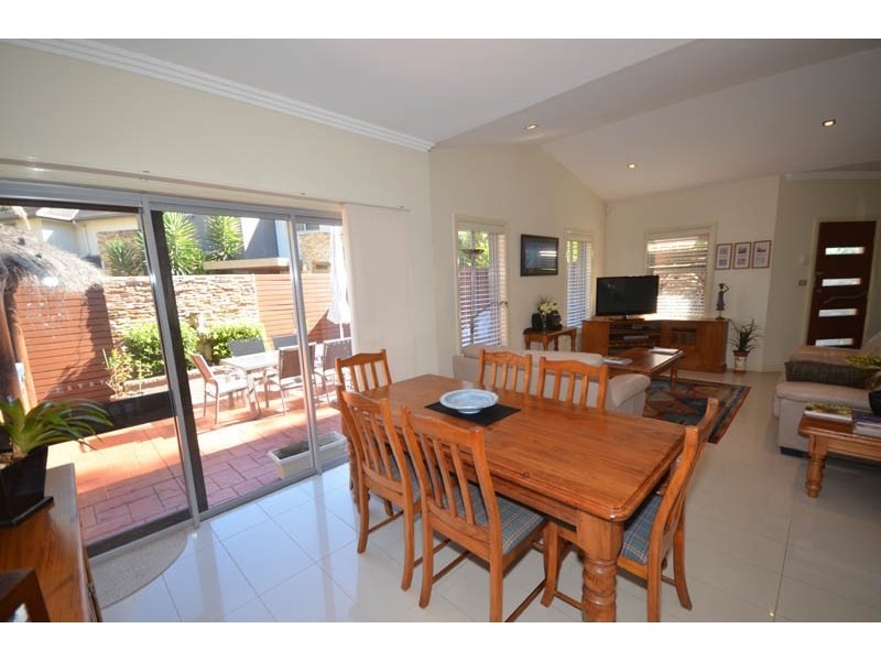 4/201 The Round Drive, Avoca Beach NSW 2251