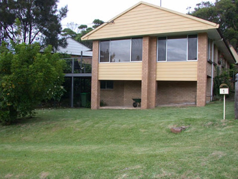 1 FIESTA CRESCENT, Copacabana NSW 2251