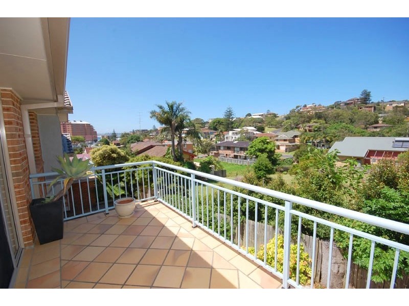2/7 Smillie Avenue, Terrigal NSW 2260