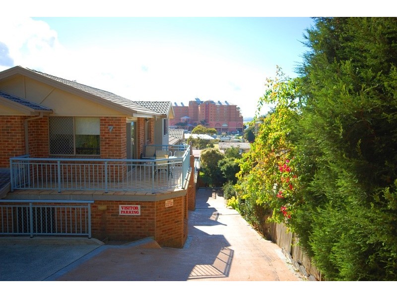 2/7 Smillie Avenue, Terrigal NSW 2260