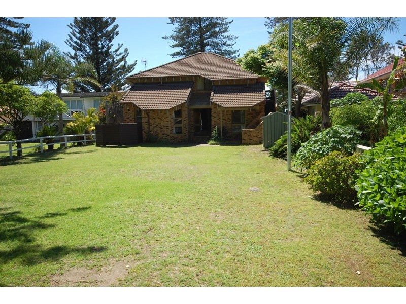 135 Avoca Drive, Avoca Beach NSW 2251