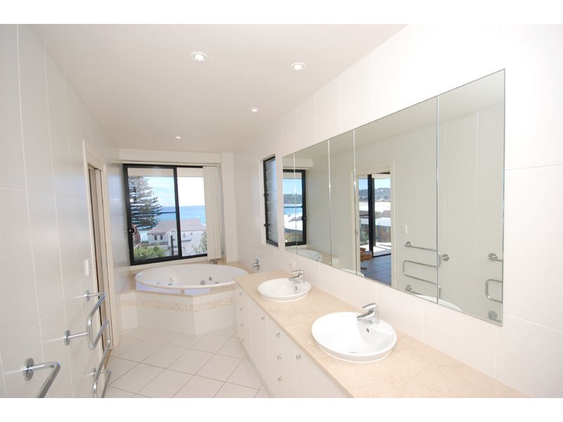 112 Avoca Drive, Avoca Beach NSW 2251