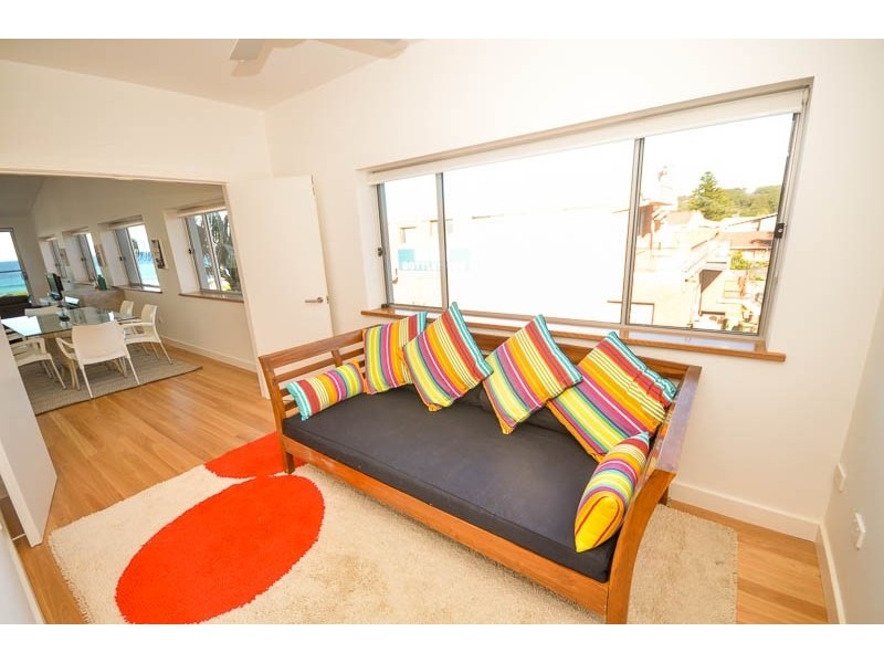 2/220 Del Monte Pl, Copacabana NSW 2251