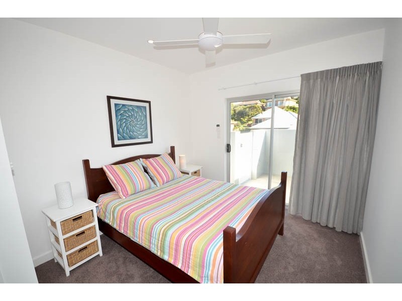 2/220 Del Monte Pl, Copacabana NSW 2251