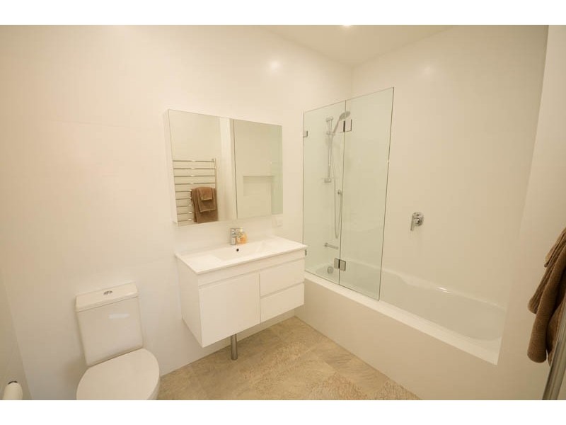 2/220 Del Monte Pl, Copacabana NSW 2251