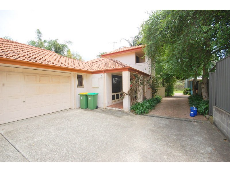 2/11 Tramway Road, North Avoca NSW 2260