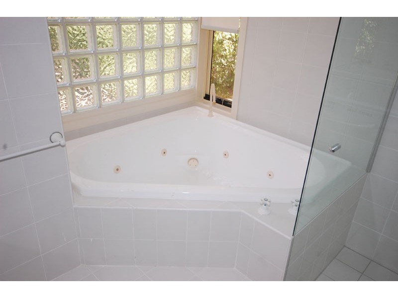 2/11 Tramway Road, North Avoca NSW 2260