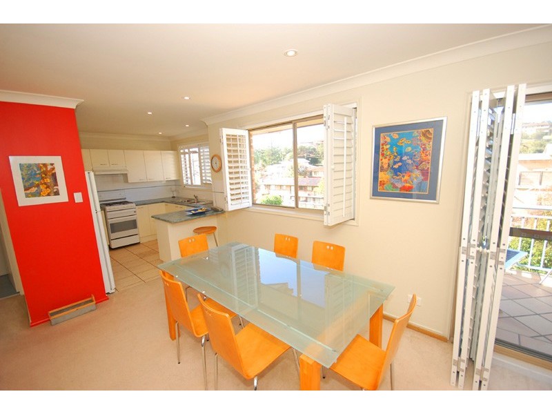 2/7 Smillie Avenue, Terrigal NSW 2260