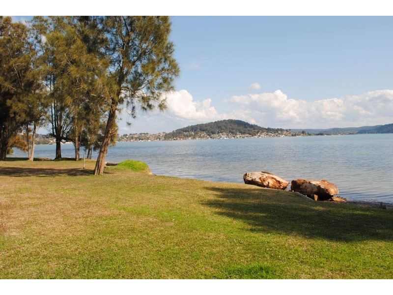 319 Avoca Drive, Green Point NSW 2251