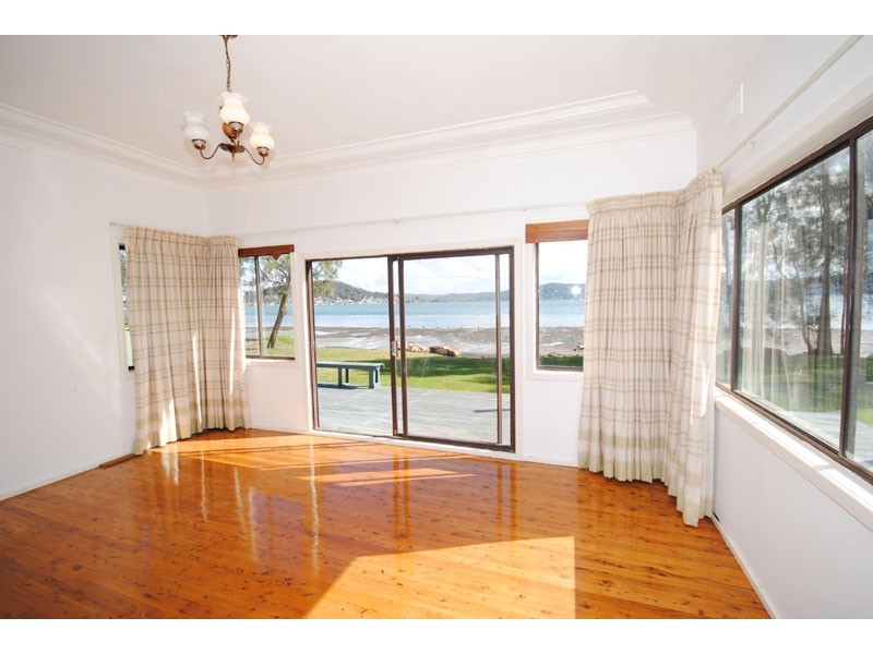 319 Avoca Drive, Green Point NSW 2251