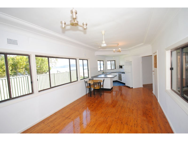319 Avoca Drive, Green Point NSW 2251