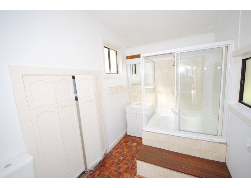 319 Avoca Drive, Green Point NSW 2251