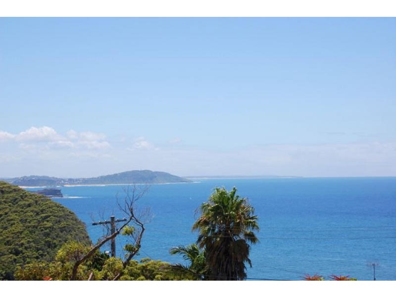 60 Del Monte Place, Copacabana NSW 2251