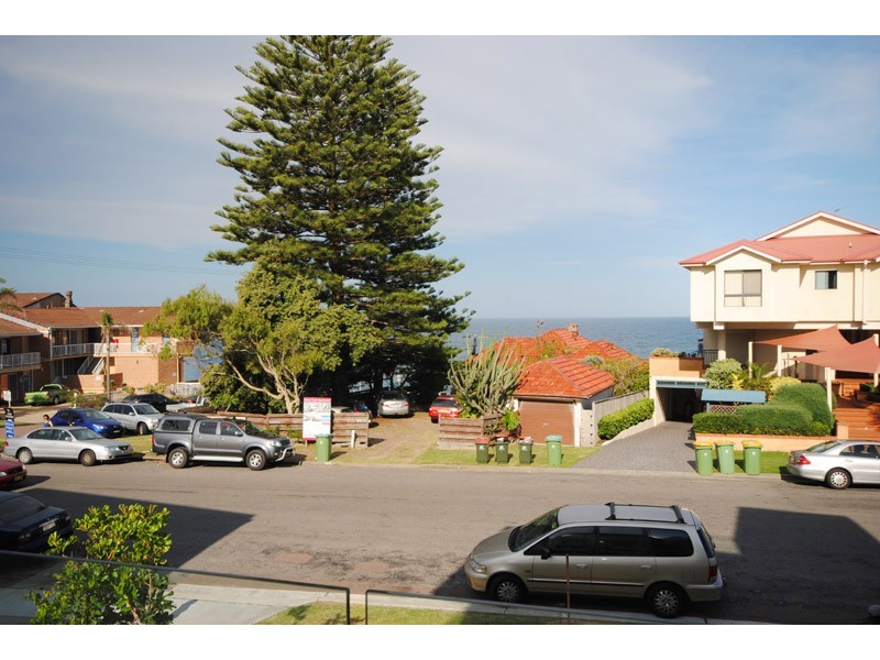 8/107 Ocean Parade, Blue Bay NSW 2261