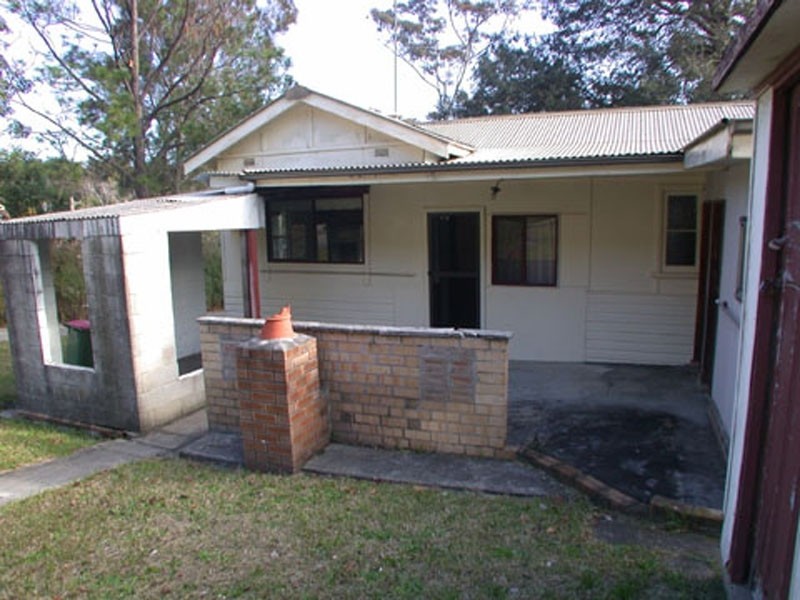 100 The Round Drive, Avoca Beach NSW 2251