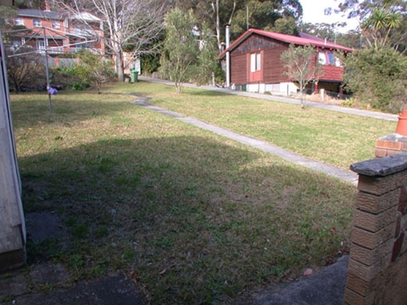 100 The Round Drive, Avoca Beach NSW 2251