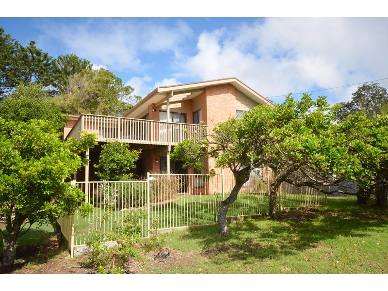 2/10 Ficus Avenue, Avoca Beach NSW 2251