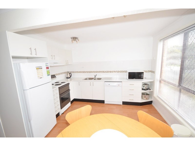 2/10 Ficus Avenue, Avoca Beach NSW 2251