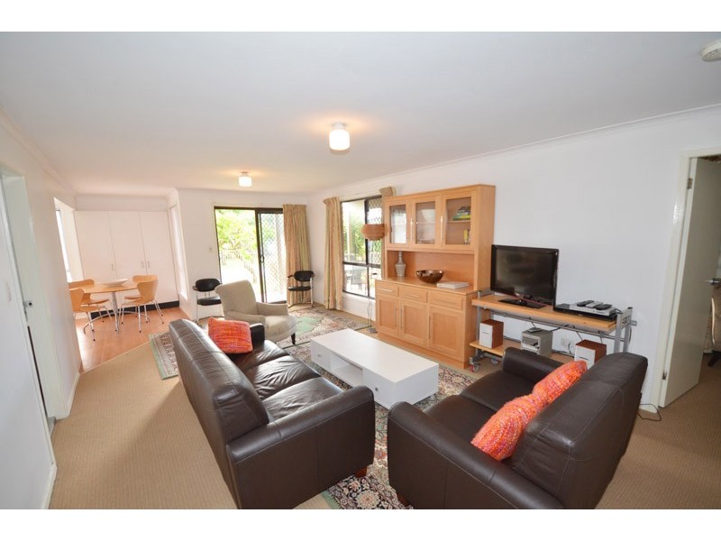 2/10 Ficus Avenue, Avoca Beach NSW 2251