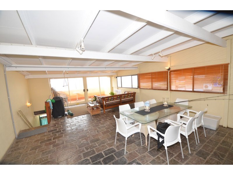 2/220 Del Monte Pl, Copacabana NSW 2251