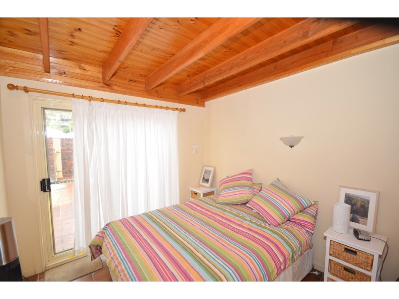 2/220 Del Monte Pl, Copacabana NSW 2251