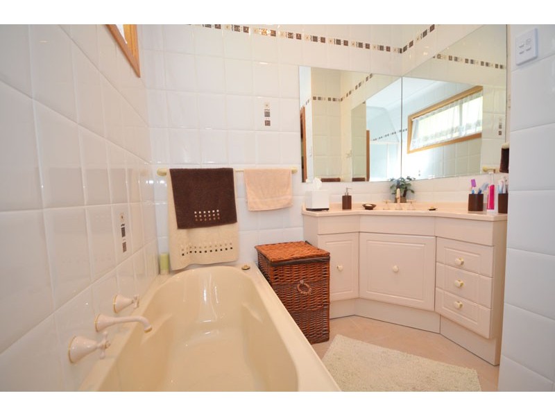 76 The Round Drive, Avoca Beach NSW 2251